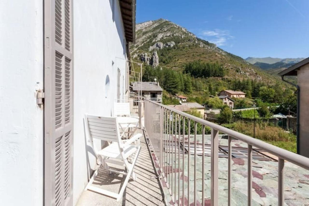 Sunny 1-Bed Apartment In Lovely Mountain Village La Brigue Kültér fotó