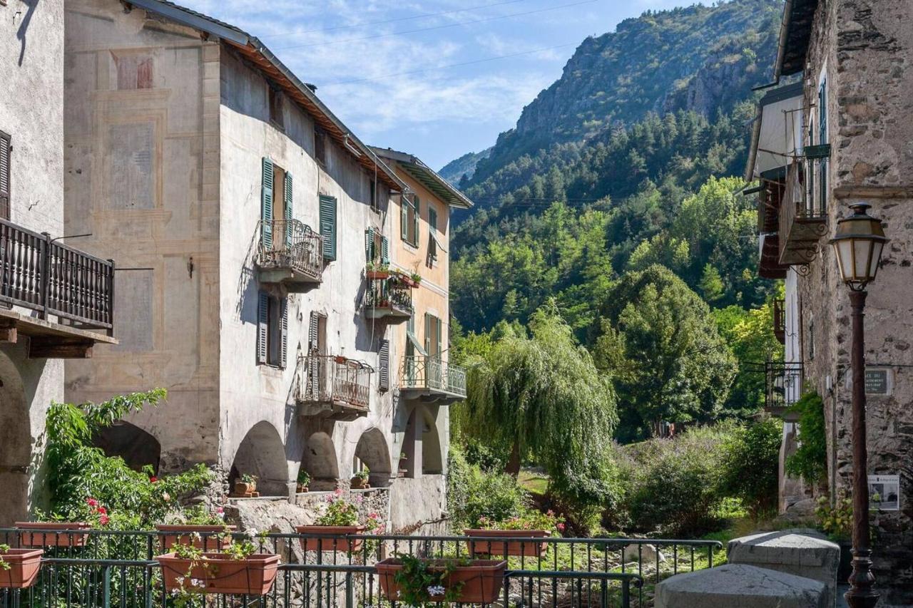Sunny 1-Bed Apartment In Lovely Mountain Village La Brigue Kültér fotó