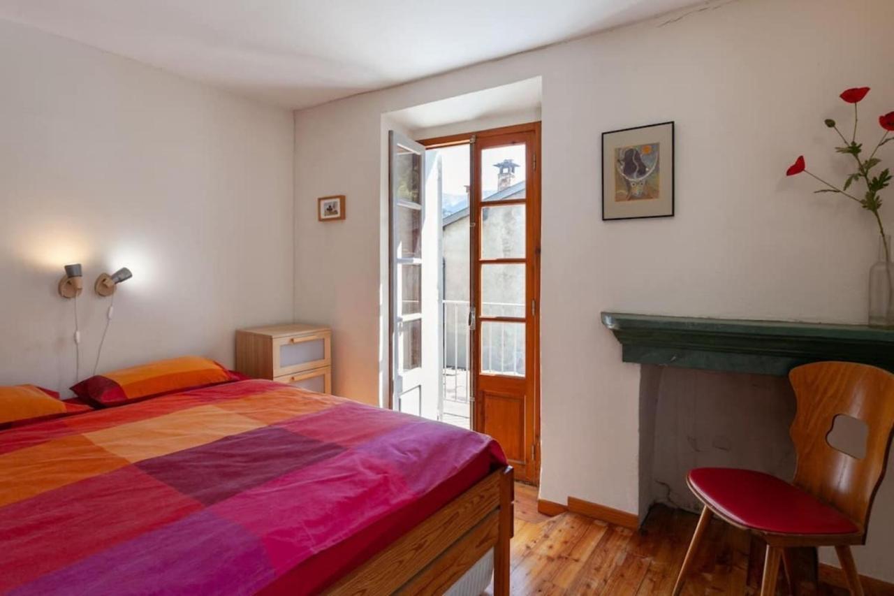Sunny 1-Bed Apartment In Lovely Mountain Village La Brigue Kültér fotó