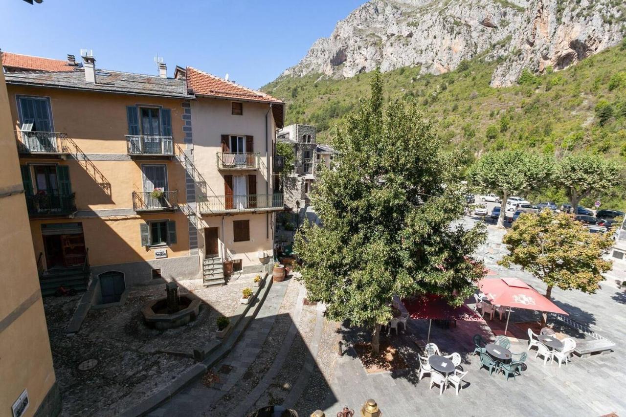Sunny 1-Bed Apartment In Lovely Mountain Village La Brigue Kültér fotó