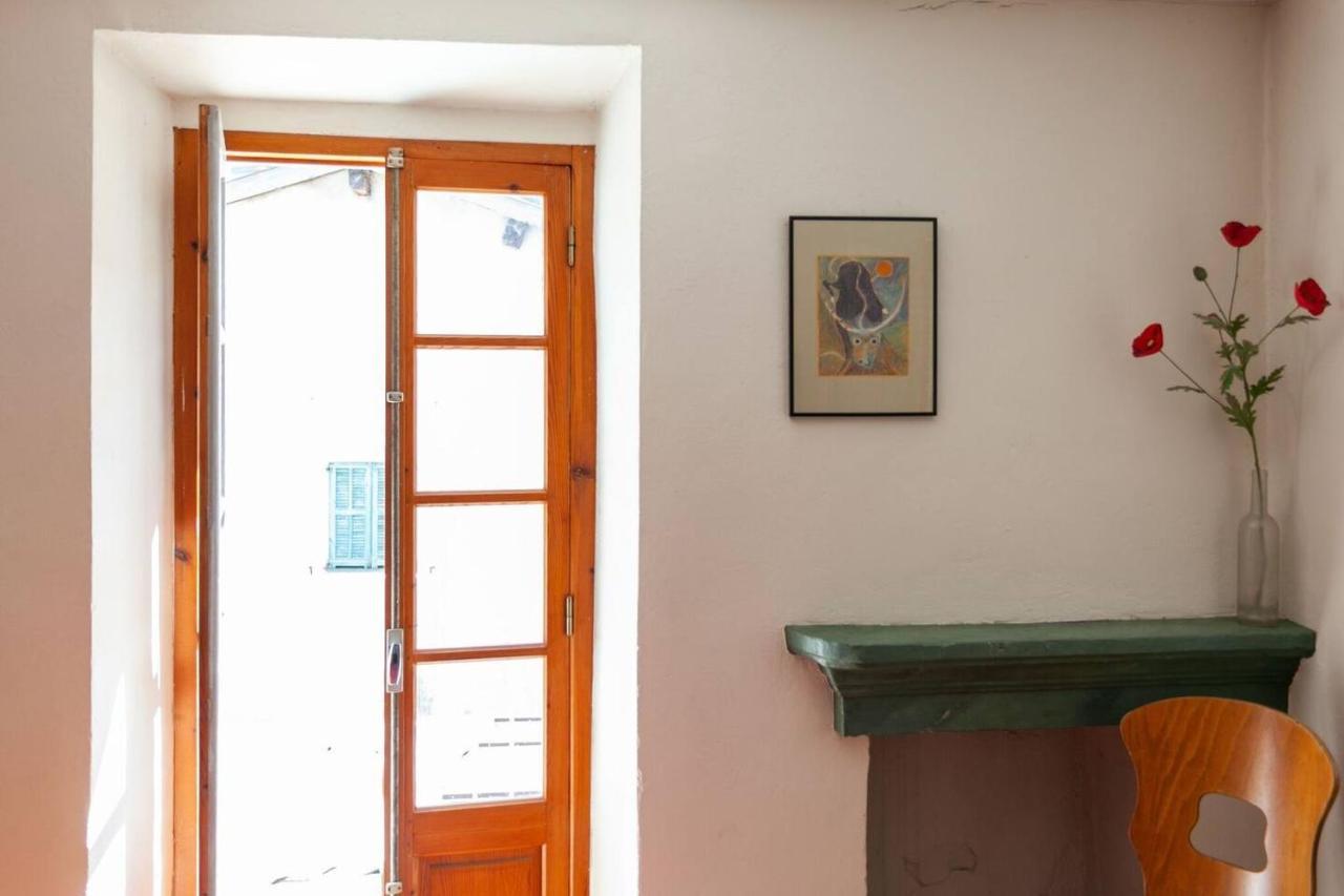 Sunny 1-Bed Apartment In Lovely Mountain Village La Brigue Kültér fotó